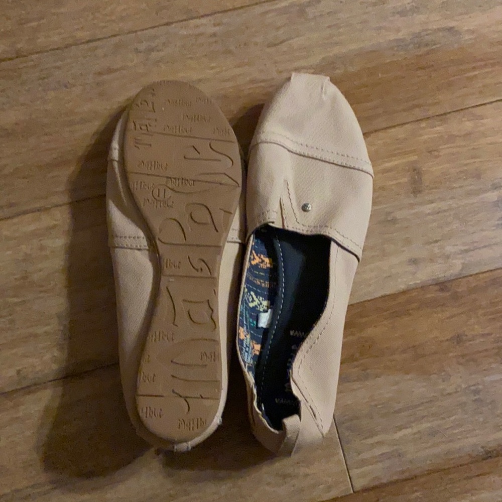Mahaw size 11 never worn